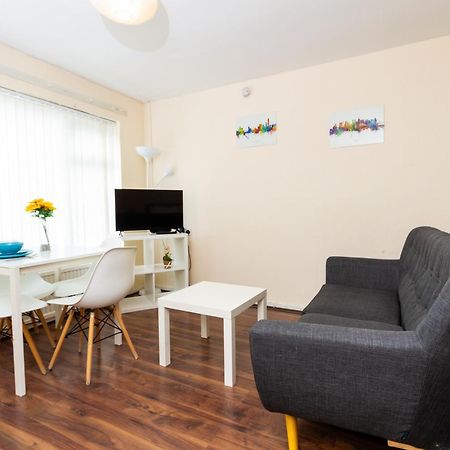 Studio In Stretford With Great Transport Links Apartment Manchester Ngoại thất bức ảnh