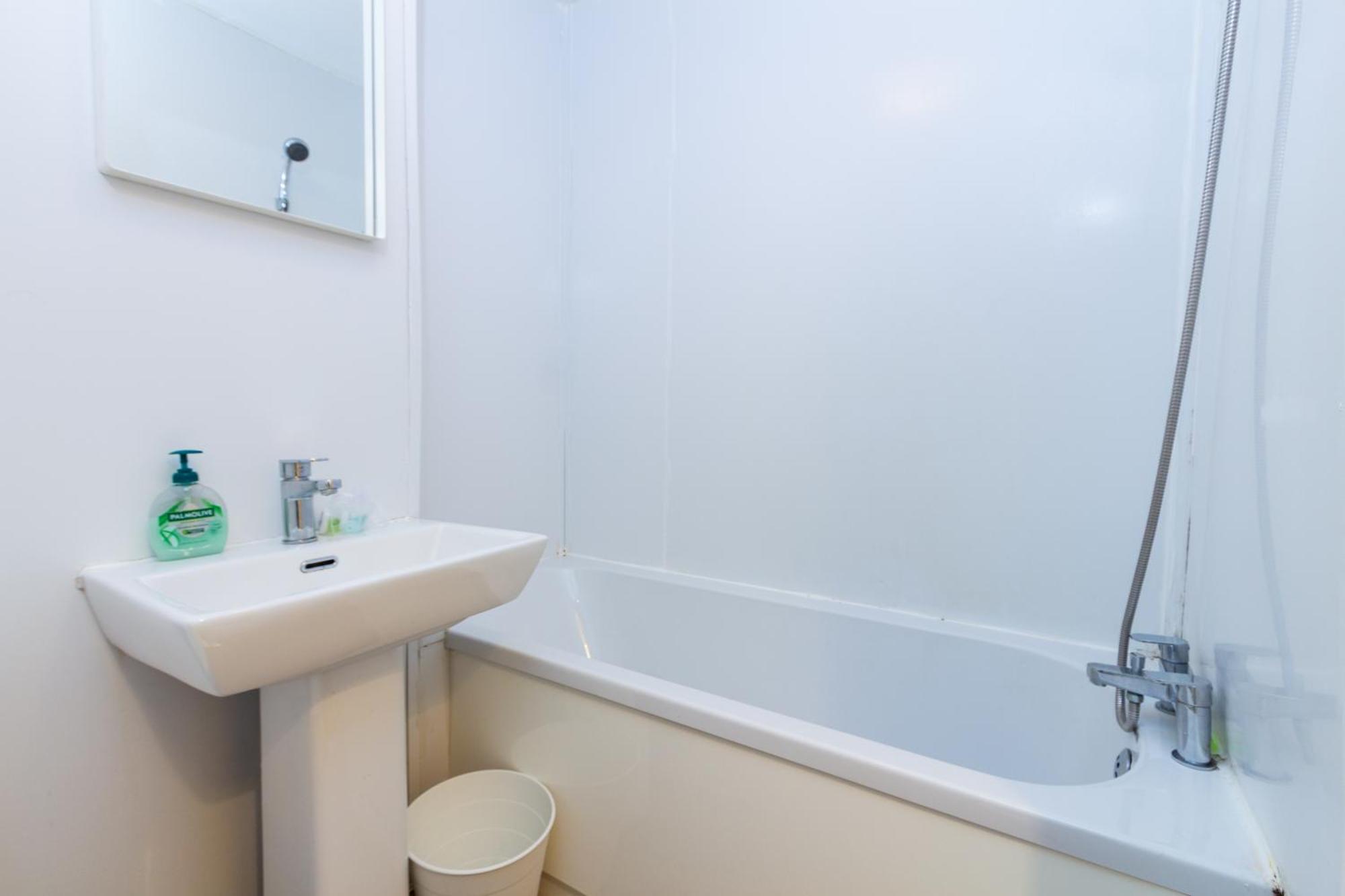 Studio In Stretford With Great Transport Links Apartment Manchester Ngoại thất bức ảnh
